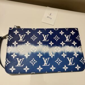 Lv pochette escale limited