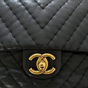 Chanel turn lock iridescent chevron - immagine 4