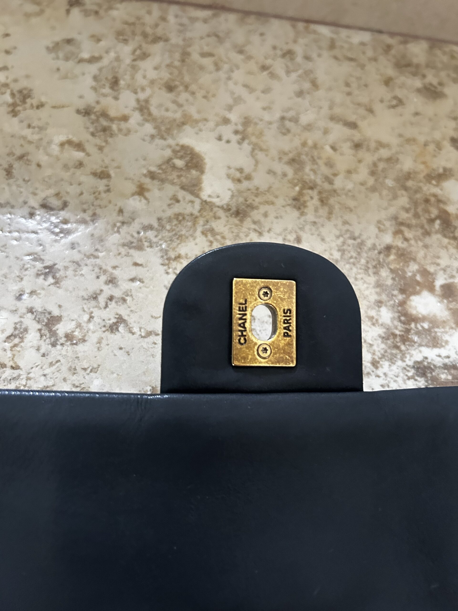 Chanel turn lock iridescent chevron - immagine 10