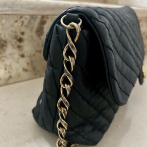 Chanel turn lock iridescent chevron - immagine 9