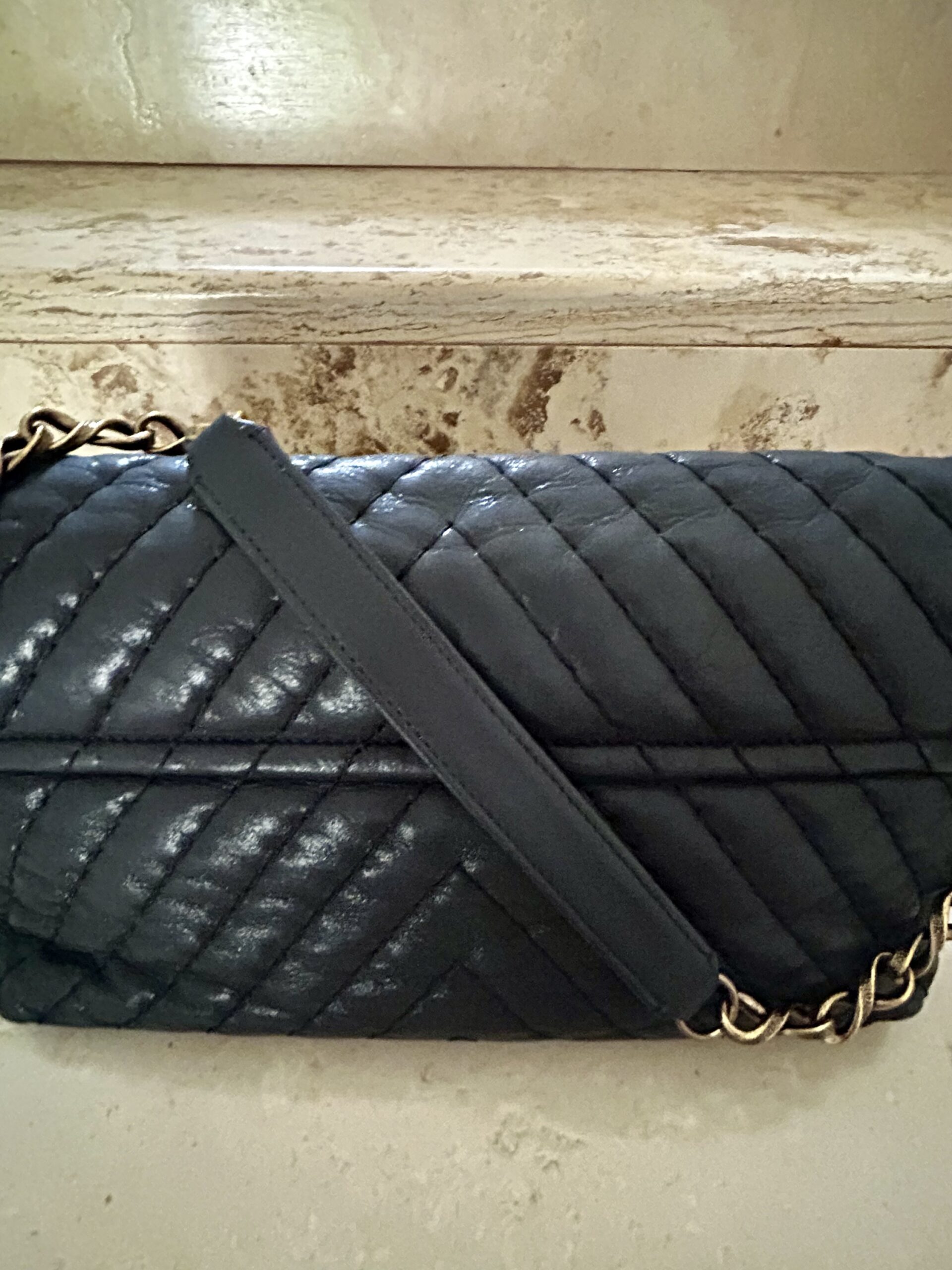 Chanel turn lock iridescent chevron - immagine 6