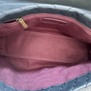 Chanel turn lock iridescent chevron - immagine 11