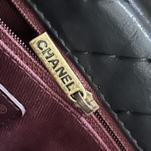 Chanel turn lock iridescent chevron - immagine 12