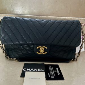 Chanel turn lock iridescent chevron - immagine 3