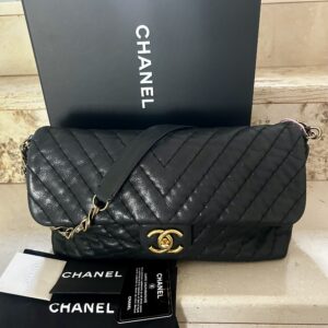 Chanel turn lock iridescent chevron - immagine 1